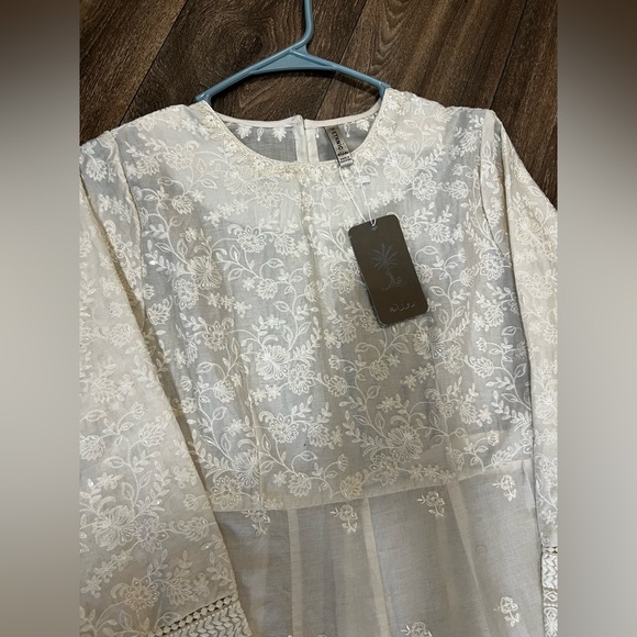 Elegant White Ethnc brand Pakistani Indian dress - Picture 2 of 7